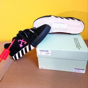 OFF-WHITE Vulcanized Low Black Fuchsia